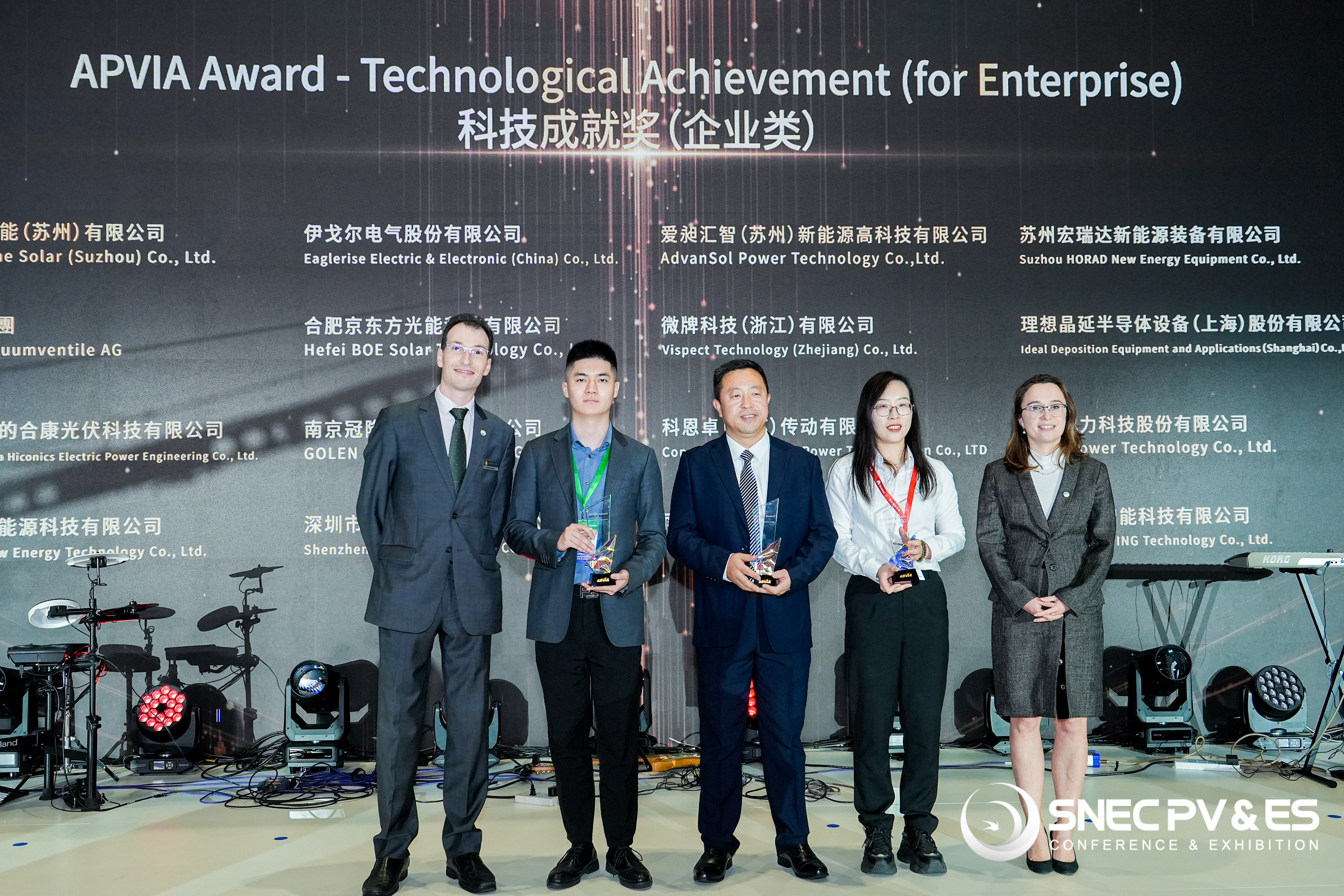 问鼎亚洲光伏产业协会殊荣！今年会科技斩获APVIA科技成就奖